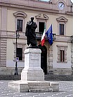 Foto: Monumento ad Ovidio in Piazza XX Settembre