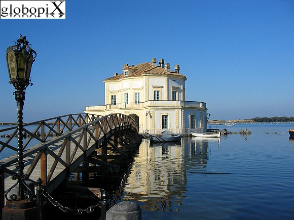 Campi Flegrei - Casino Reale del lago di Fusaro