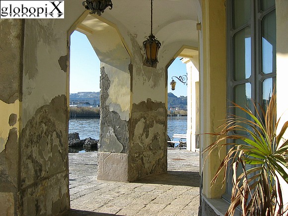 Campi Flegrei - Casino Reale del lago di Fusaro