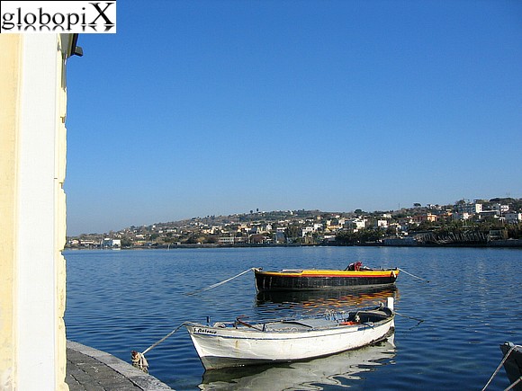 Campi Flegrei - Panorama del lago di Fusaro