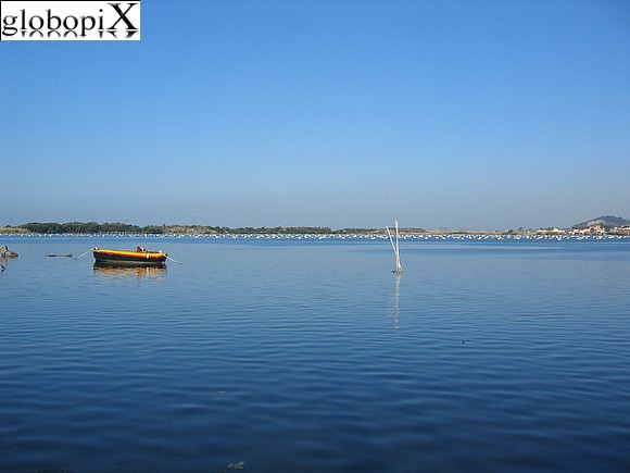 Campi Flegrei - Panorama del lago di Fusaro