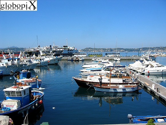 Il porto di Pozzuoli