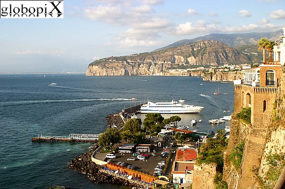 Vista della marina di Sorrento