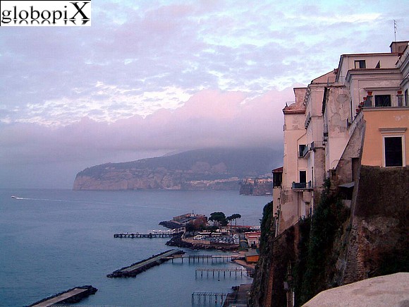 Vista della marina di Sorrento