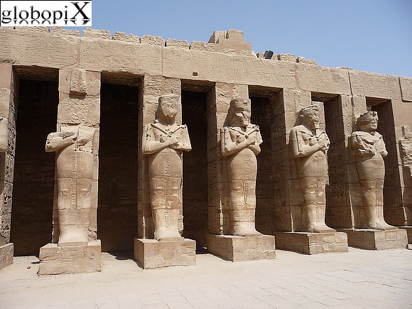 Luxor - Statue nel tempio di Amon