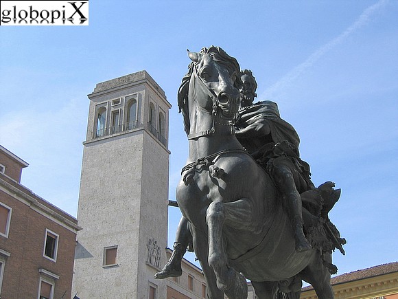 Piacenza - Equestrian monument in honour of Alessandro Farnese
