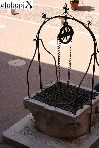 Pozzo nel Castello Estense