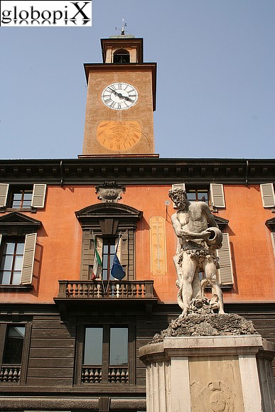 Reggio Emilia - Fontana e statua del Crostolo