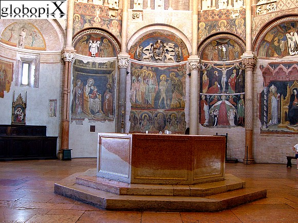 Interno del Battistero di Parma