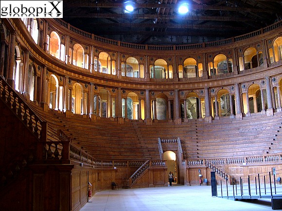 http://www.globopix.net/foto/emiliaromagna/parma_IT13PR023.jpg
