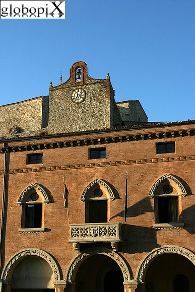Verucchio - Piazza Malatesta e Palazzo Comunale