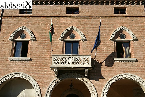 Verucchio - Piazza Malatesta e Palazzo Comunale
