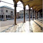 Photo: Piazza della Liberta - Loggia del Lionello