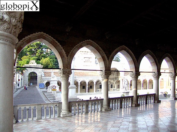 Piazza della Libert� - Arco Bollani