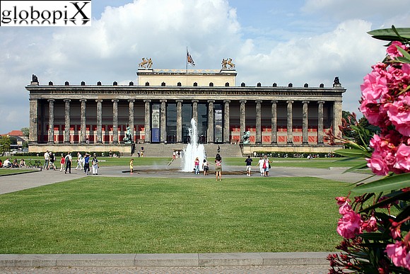 Altes Museum - clicca sulla foto per aprire la gallery su Berlino