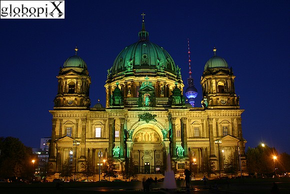 Duomo di Berlino in notturna