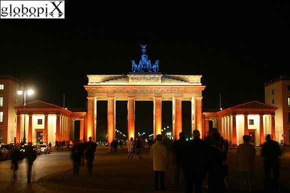 Porta di Brandeburgo illuminata