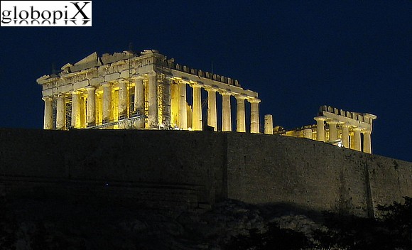 Vista notturna dell'Acropoli di Atene