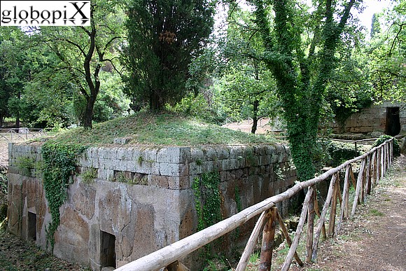 Tomba a edicola
