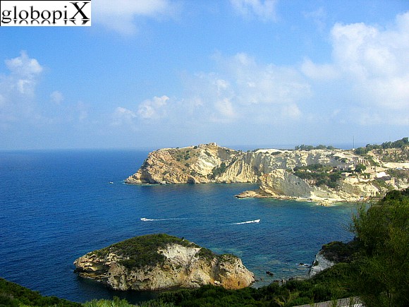 Ponza e Ventotene - Scogliera a Ponza