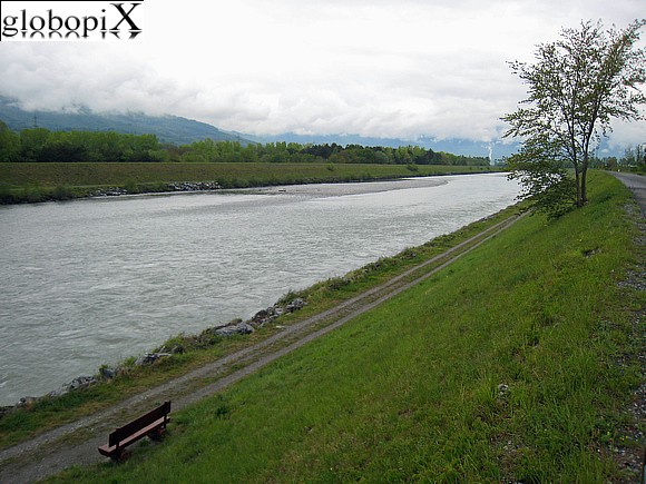 Vaduz - Il fiume Reno nel Liechtenstein