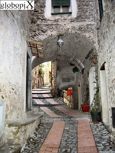 Carruggio a Dolceacqua