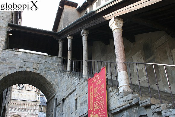 Piazza Vecchia - Palazzo della Ragione