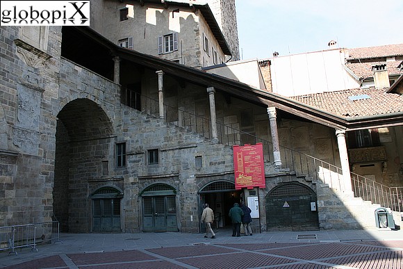 Piazza Vecchia - Palazzo della Ragione