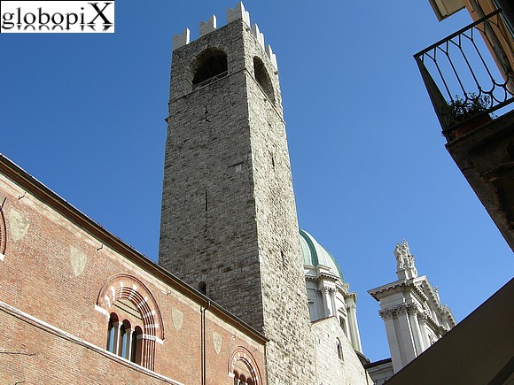 Piazza Paolo VI - Broletto
