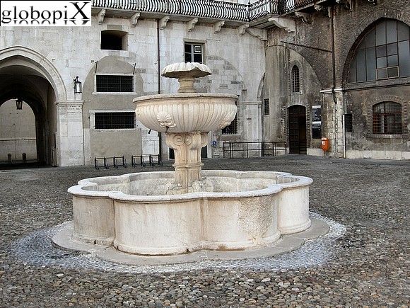 Brescia - Piazza Paolo VI - Broletto