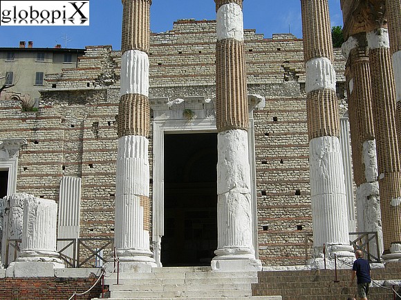 Tempio Capitolino e teatro romano