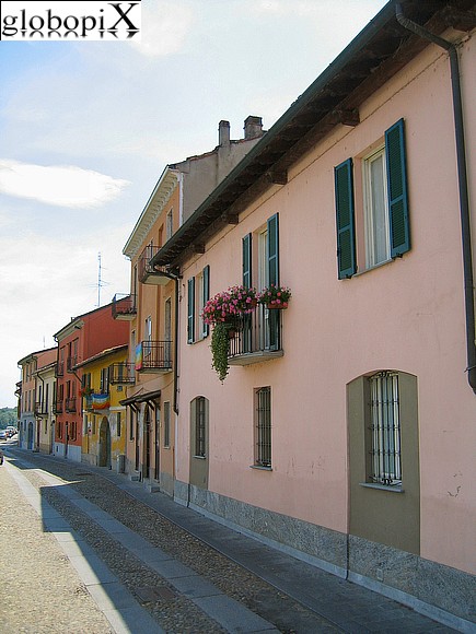 Pavia - Houses of Lungoticino
