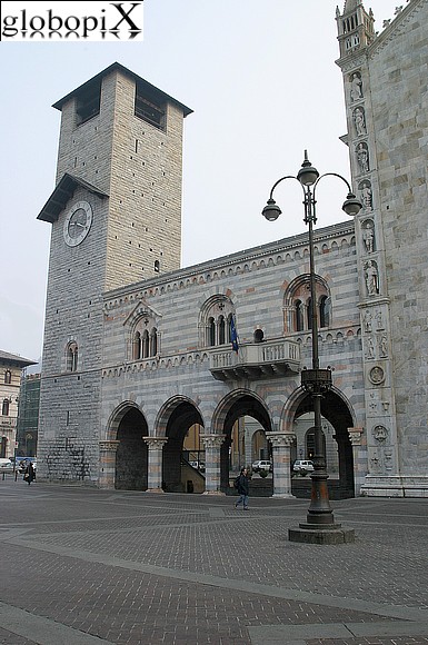 Lago di Como - Il Broletto