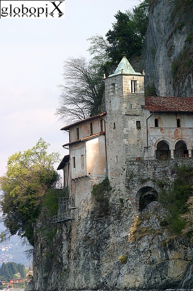 Vista del Monastero dal lago