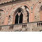 Foto: Una bifora del Castello Visconteo