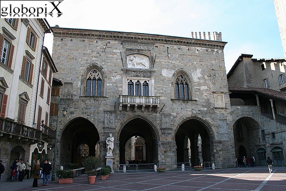 Bergamo - Piazza Vecchia - Palazzo della Ragione