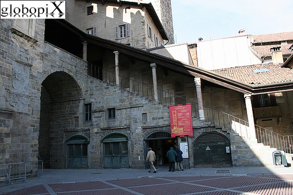 Bergamo - Piazza Vecchia - Palazzo della Ragione