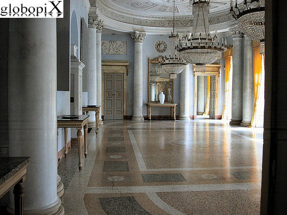 Il salone stile Impero di Villa Panza