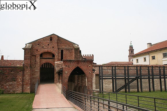 Vigevano - Ingresso della strada coperta