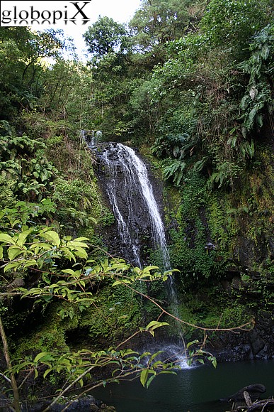 Cascata nel parco 