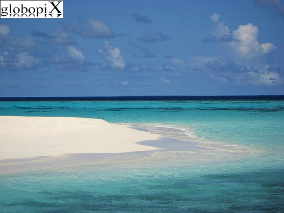 Maldive - spiaggia dellatollo Maafushivaru