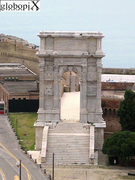 Arco di Traiano