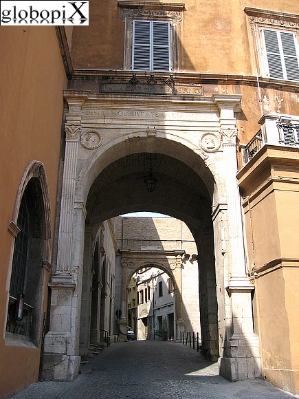 Piazza del Papa - Palazzo del Governo