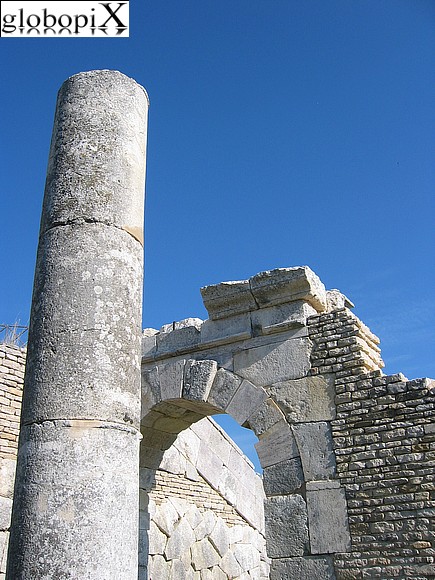 Pietrabbondante - Zona archeologica - Teatro Tempio Sannita