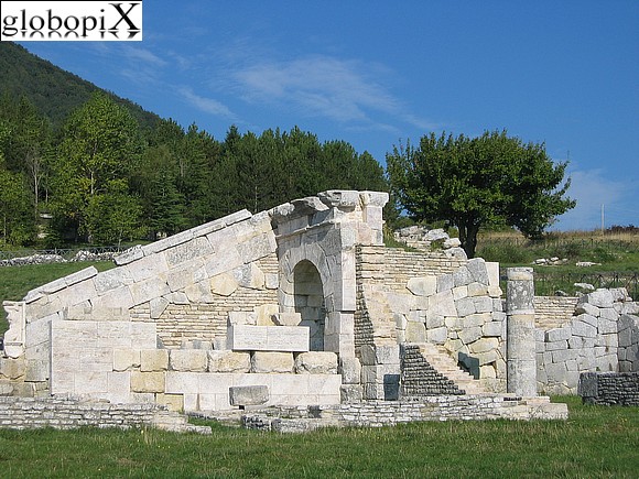 Pietrabbondante - Zona archeologica - Teatro Tempio Sannita