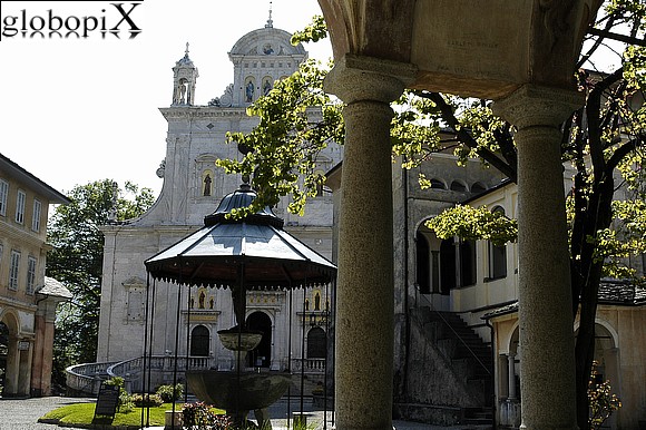 Sacri Monti Piemontesi - Piazza del Tempio and the Basilica