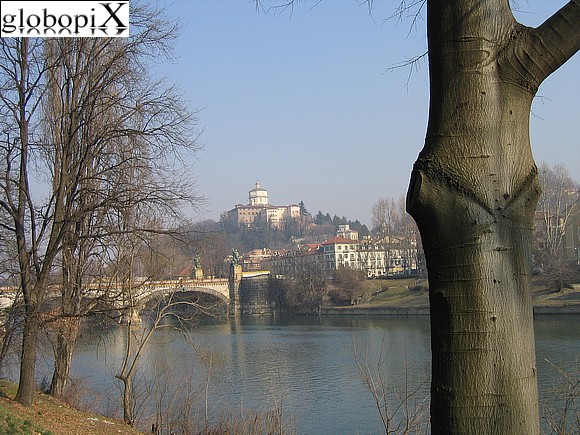 Torino - Lungo Po con vista su Ponte Umberto I