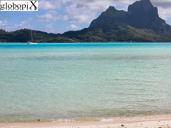 Bora Bora vista da un motu