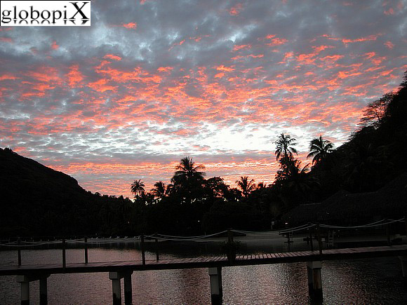 Rangiroa - Pontile al tramonto