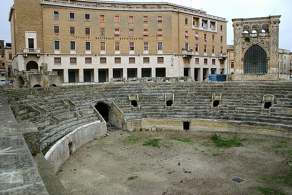 Lecce - Anfiteatro e Piazza S. Oronzo